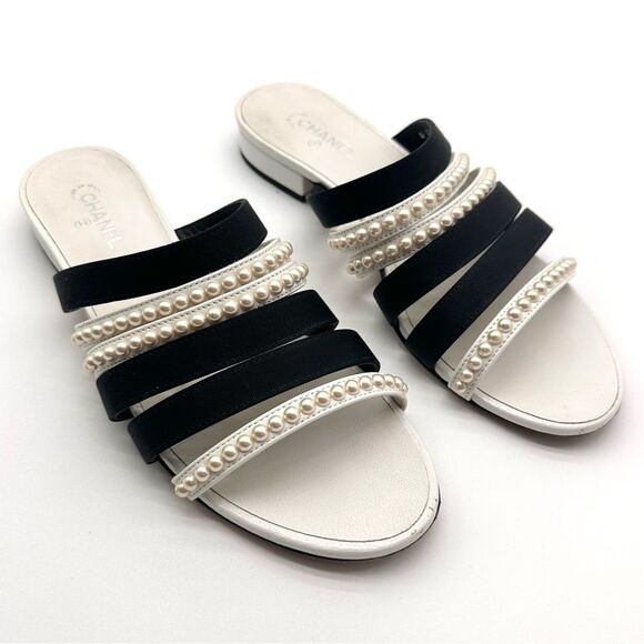 Chanel CC Logo Grosgrain Leather Pearl Straps Mules Sandals White/Black EU 38.5 - Picture 1 of 11